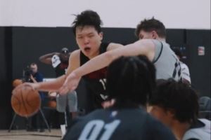 媒体人:除了球场视野&支配球 杨瀚森的人球结合能力绝对也是一流