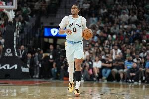 状态不错!凯尔登半场6中4拿到11分5板1助 正负值+16