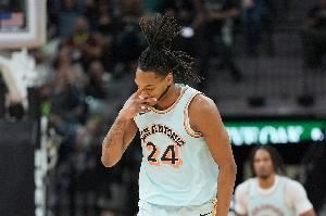 上半场很哇塞！瓦塞尔半场5中5&三分2中2拿到14分 另有2板2助1断