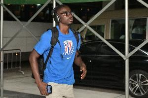 记者：返回非洲的申花外援阿苏埃，遭遇比赛突然取消的怪事