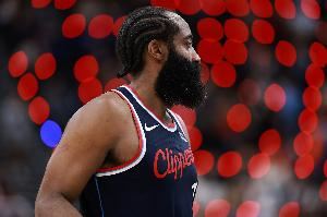 地主家的驴！36岁哈登本月至今场均出战38分钟